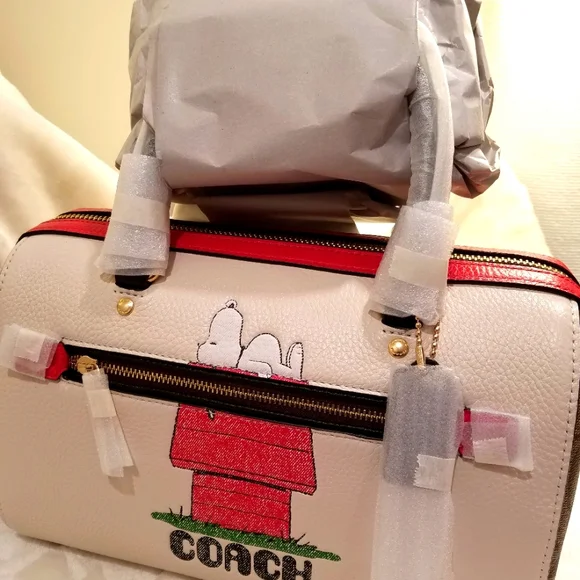 FAIR OFFERS RARE!! Coach Peanuts Snoopy Crossbody Bag - Picture 12 of 14